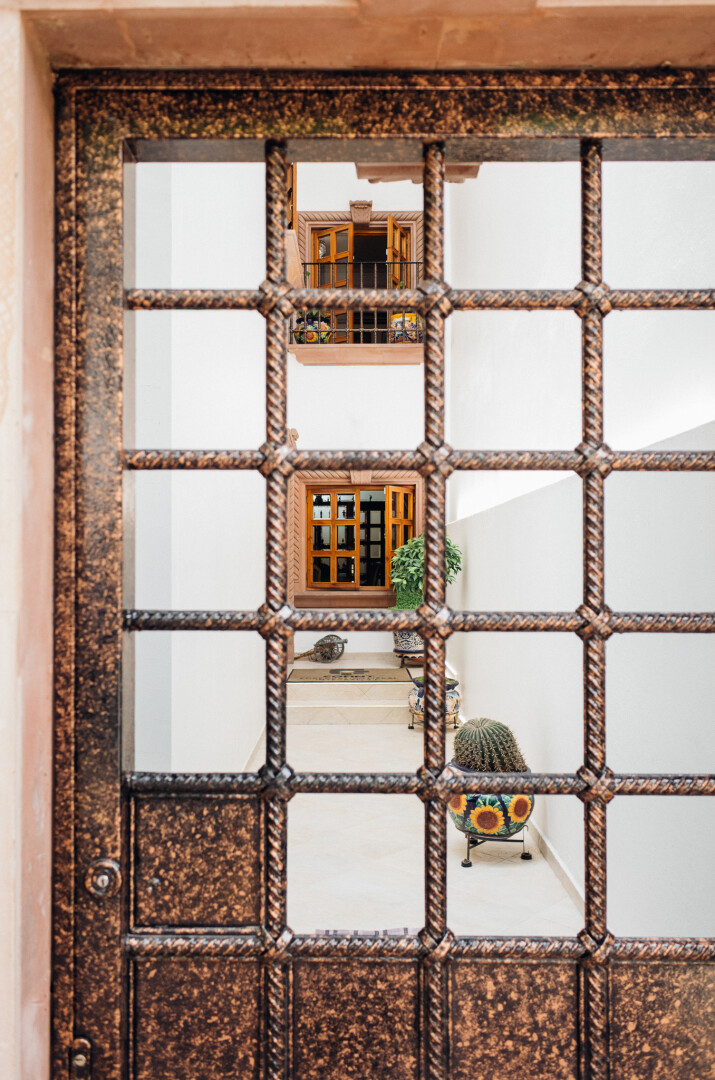 Photograph from the cdmx22 series by Kaz Lewis